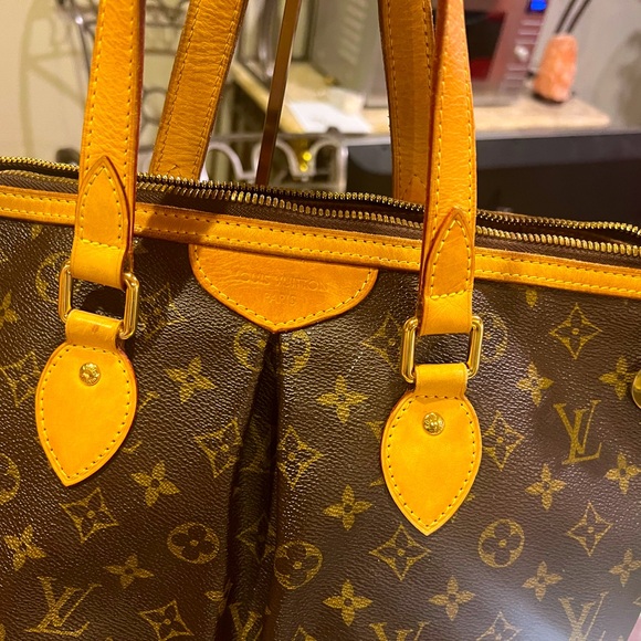 Louis Vuitton Shoulder/Crossbody Bag - Picture 3 of 5